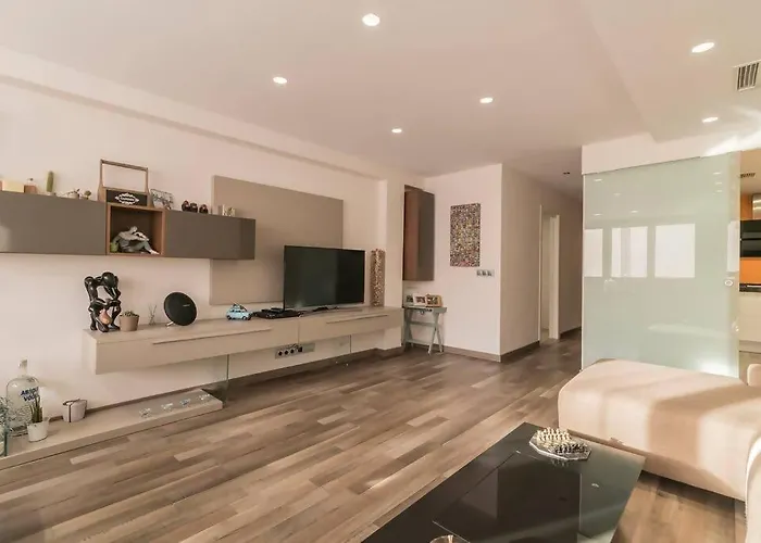 Centrico Y Reformado Con Estilo Apartament